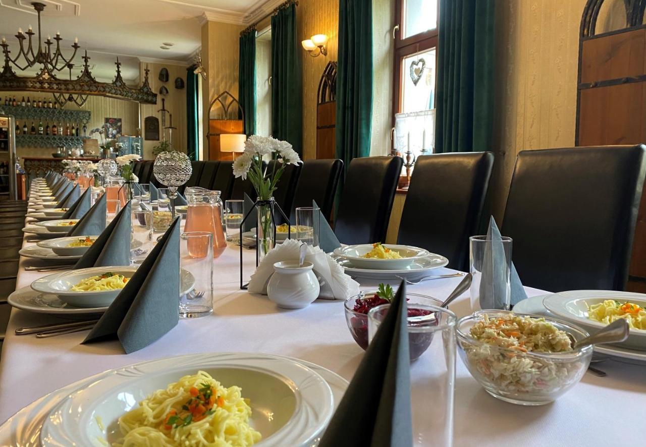 Hotel I Restauracja Castle ビストシツァ・クウォツカ エクステリア 写真